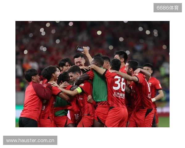 三连冠！上海海港加冕2025赛季中超冠军，摘下队史中超第四星